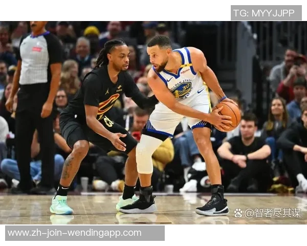 热火与快船激战正酣NBA赛场精彩对决引发球迷热议